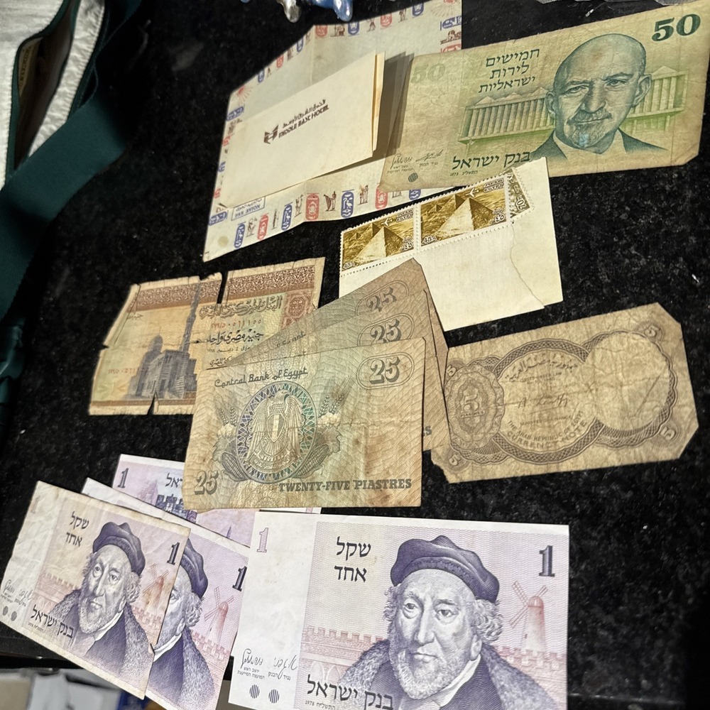 Foreign Middle East Bills Money